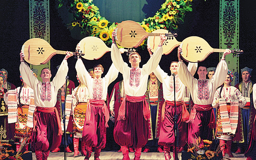 Завмирає душа від народних пісень і запальних танців. Фото з сайту filarmoniya.ck.ua